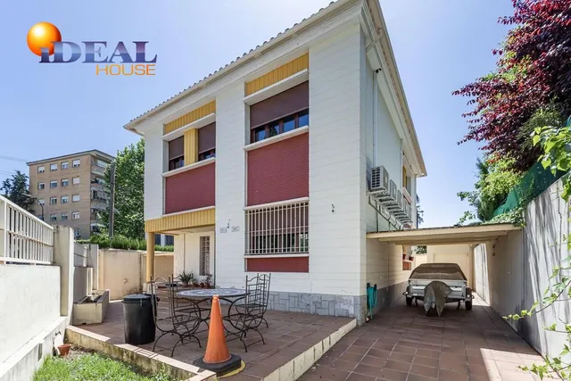 Chalet Exclusivo en Camino Bajo de Huétor — 2