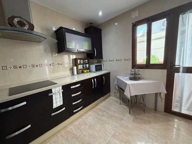 ¡Casa adosada con patio, garaje y sótano en La Victoria, Córdoba! — 12