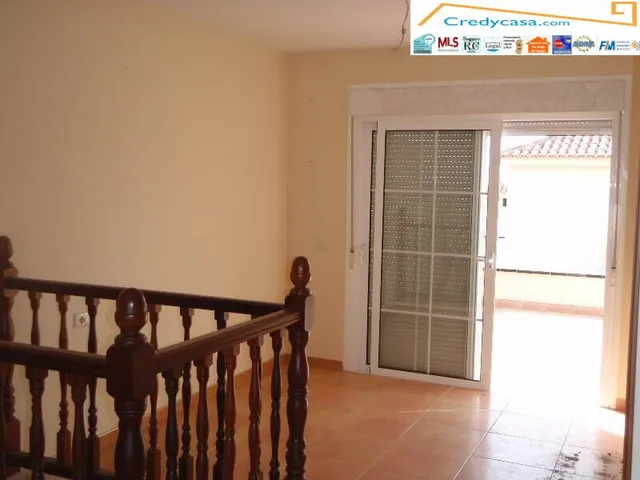 Adosado de 180 m2 con 2 terrazas y 2 plazas de garaje — 2