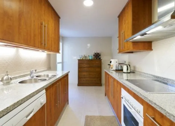 Elviria - Piso, 2 Dormitorios, Terraza, Garaje, Pisicina — 2