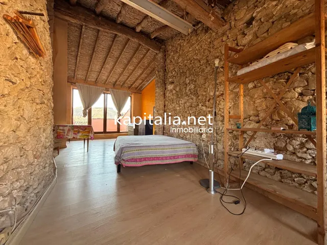Amplia casa de pueblo en Alcalá - foto 5
