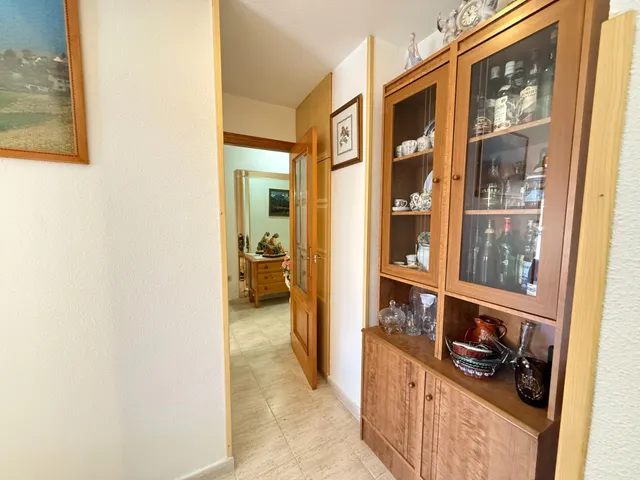Apartamento en esquina de 2 dormitorios a 500 m de las piscinas naturales en Torrevieja!!! — 25