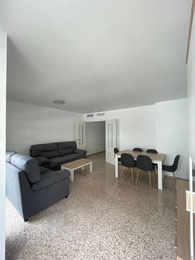 ALQUILER DE EXCELENTE Y AMPLÍA VIVIENDA ZONA CENTRO DE ALICA - foto 2