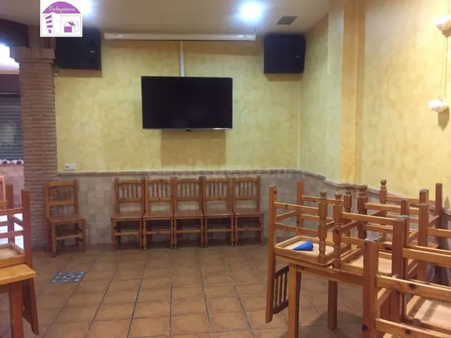 Valazanca alquila bar restaurante con parque infantil - foto 2