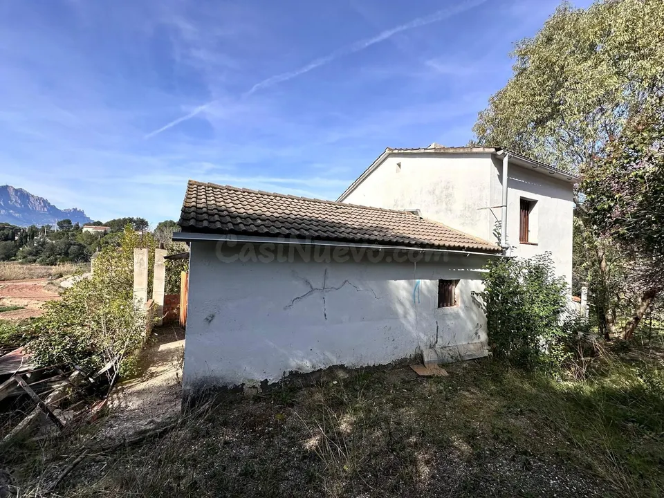 SE VENDE CASA EN VACARISSES, URBANIZACIÓN LA FARINERA