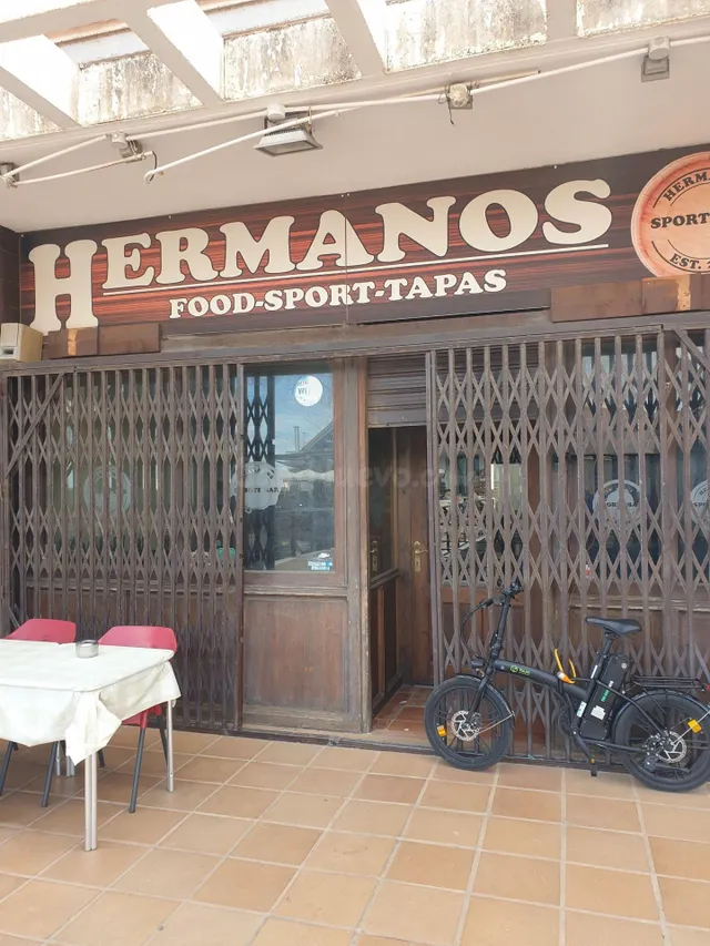 Business Opportunity - Freehold Bar for sale - Furnished - P - foto 2