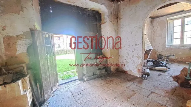 MAJESTUOSA CASA PARA REFORMAR. SOBA — 13
