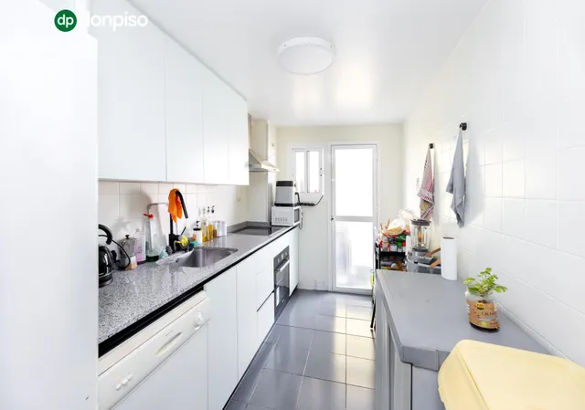 En Venta Piso de 4 dormitorios con ascensor, ideal para reformar a tu gusto. — 3