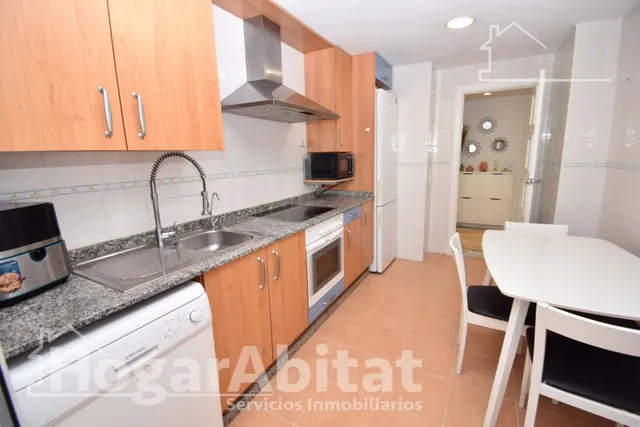 Luz, amplitud y confort familiar en este exclusivo piso esquinero en residencial con piscina, garaje y trastero — 6
