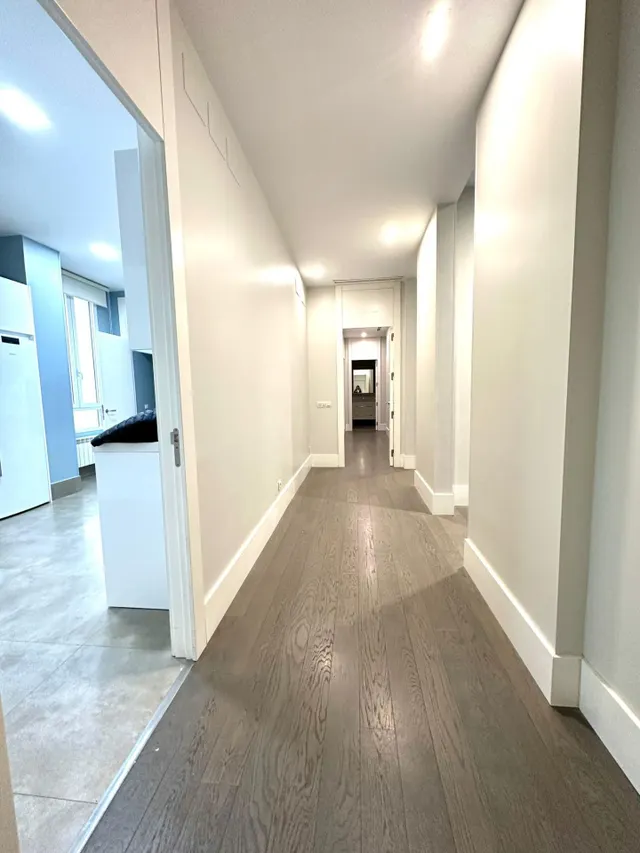 IMPRESIONANTE VIVIENDA EN CLAUDIO CUELLO ESQUINA JORJE JUAN — 50