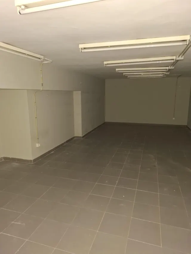 SE VENDE LOCAL EN RENTABILIDAD EN CALLE MAURICIO LEGENDRE 4. — 12
