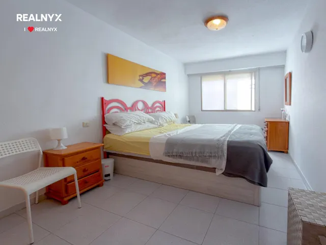 ¡Oferta Especial! Amplio apartamento con 3 dormitorios + gran terraza y vistas a la piscina comunitaria + Garaje incluido en el precio — 17