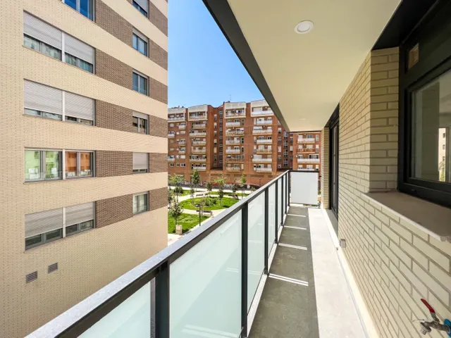 Piso de reciente construcción en alquiler en Avda. Ausias March — 9