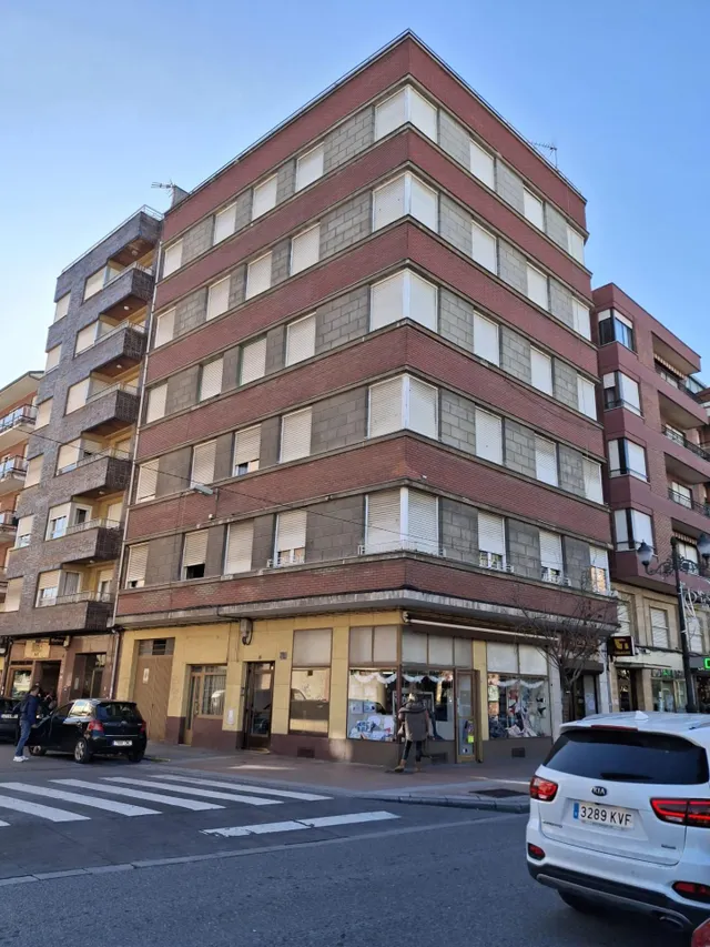 VENTA: Edificio en la Zona Alta de Ponferrada. OPORTUNIDAD — 3