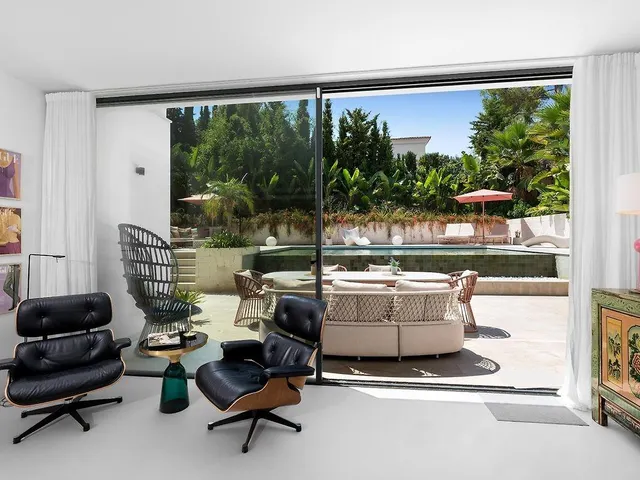 Villa de ensueño con piscina de Bali, jardín y concepto de vida inundado de luz en Santa Ponsa — 16
