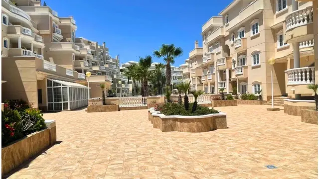 Piso con terraza, garaje y piscina en Guardamar del Segura - foto 4