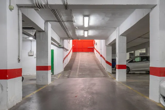 Alquiler plaza de aparcamiento para moto en Arabial — 42