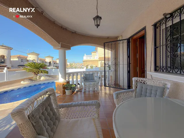 Orihuela Costa! Impresionante Villa Mediterranea con generosa parcela y amplias terrazas + Solarium privado con vistas panorámicas y piscina privada — 13