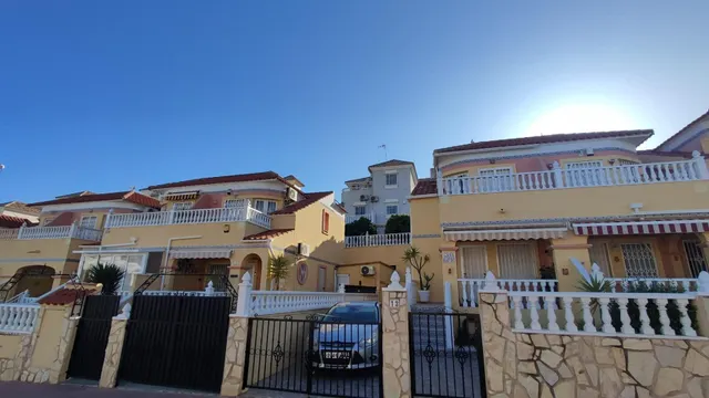 SE ALQUILA CHALET POR LARGO TIEMPO DE 3 DORMITORIOS Y 2 BAÑOS EN VILLA MARTIN (ORIHUELA COSTA) — 27