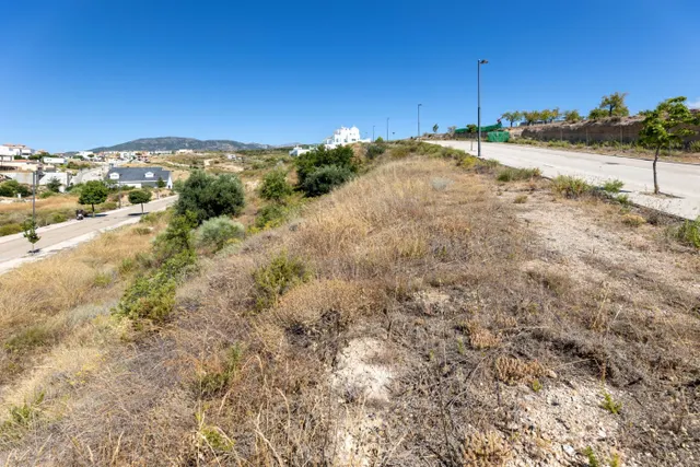 Venta de solar urbano en La Zubia (Zona Altos de La Zubia) — 21