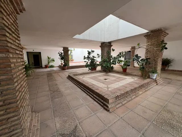 Amplio piso en alquiler en Plaza San Rafael, Córdoba — 33