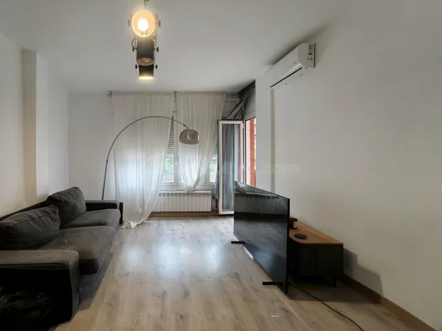 PISO DE 100 m2 CON 4 habitaciones EN LA ZONA DEL ESCORXADOR — 2