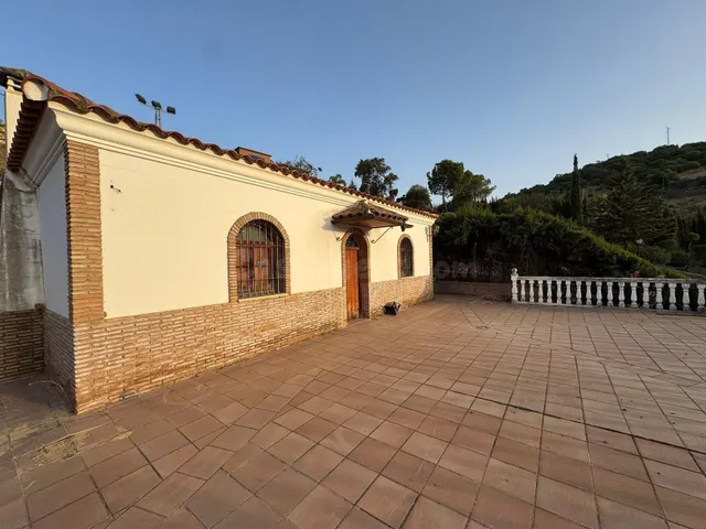 PARCELA HIPOTECABLE EN EL SOL CON CASA PARA RECREO