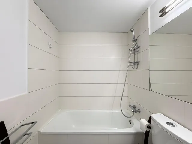 APARTAMENTO CON JARDÍN PRIVADO DE 30 M2 EN CAMPOAMOR. 3 DORM. 2 BAÑOS. CON PISCINA COMUN.SUPERFICIE DE 93 M2. — 33