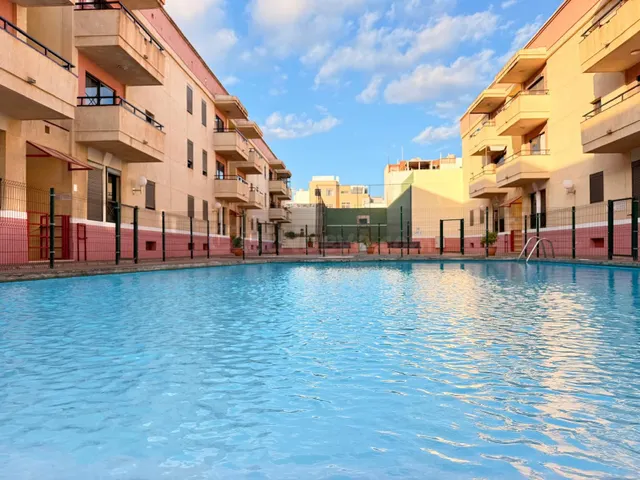 TERRAZA, PISCINAS Y PLAYA: TU NUEVO HOGAR EN ARINAGA, CON GA