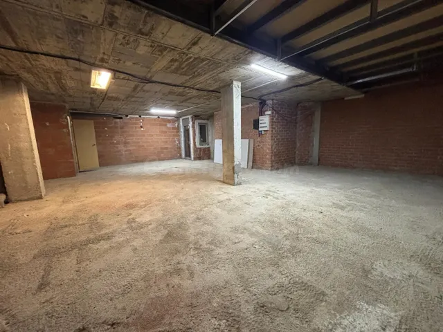 Local comercial en alquiler Montcada i Reixac - 232 m² — 2