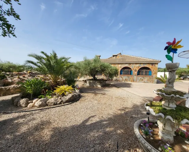 Magnífica Finca plana y ajardinada, con casa unifamiliar de  - foto 5
