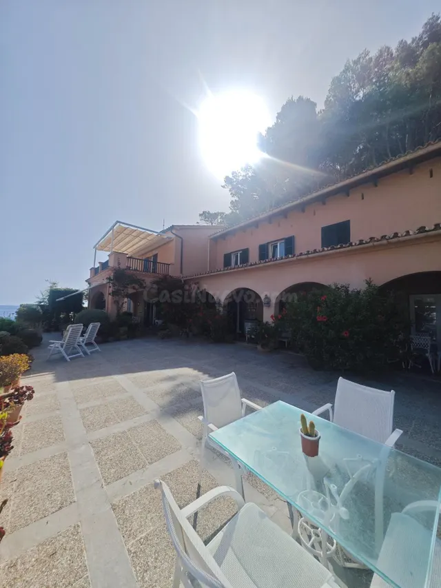Exclusiva Villa en Primera Línea de Mar con Vistas Panorámic - foto 5