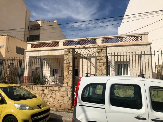 Chalet con suelo para construir apartamentos — 8