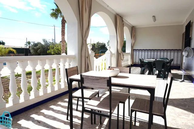 OPORTUNIDAD CHALET URBANO CON PISCINA EN LA GALIA — 11