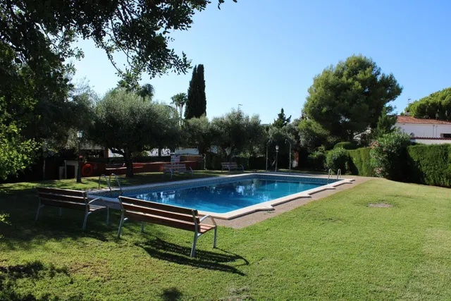 Encantador Chalet en Salou con Piscina y Jardín — 14