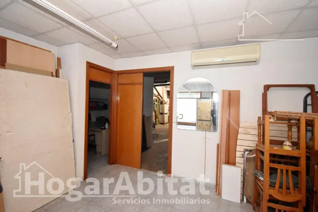 AMPLIA CASA CON LOCAL COMERCIAL, GARAJE Y TERRAZA — 36