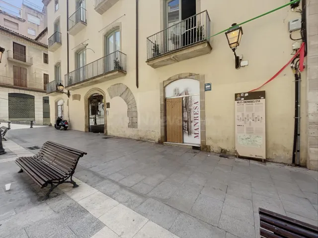 Céntrico local comercial en venta en el Casco antiguo de Man - foto 3