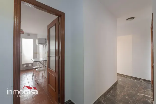 Se Vende amplio piso en  zona Villarejo, con Terraza y Vistas Despejadas — 9