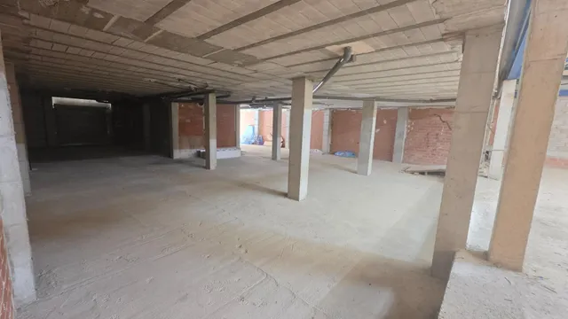 AMPLIO LOCAL COMERCIAL EN EL LLOMBO — 6