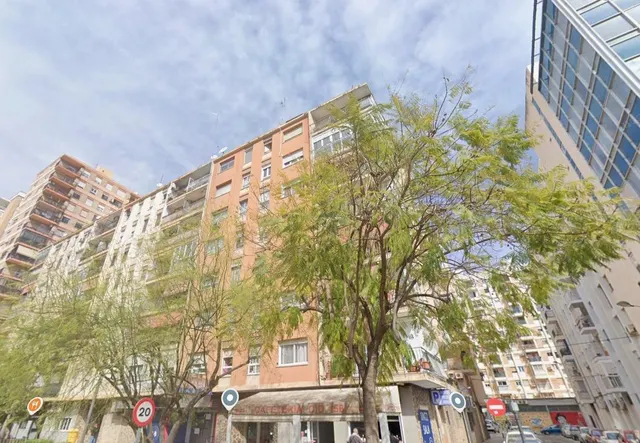 Excelente piso de 4 habitaciones y 2 baños con terraza en Avenida del Cid — 10
