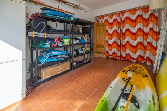 EXCLUSIVA FRENTE AL MAR CON TERRAZAS, LUZ CRUZADA Y CUATRO DORMITORIOS –  PRIMERA LÍNEA DE MAR Y GARAJE. — 44