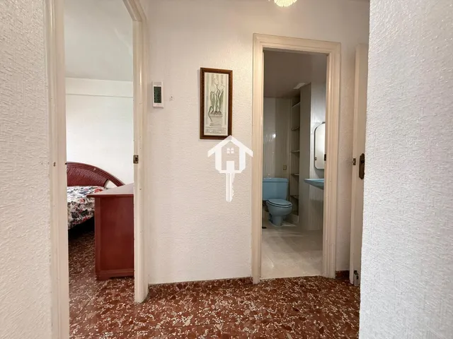 Piso en venta en Alicante. 85m2, 3 habitaciones, 1 baño con bañera, tercera planta con ascensor. zona de campoamor — 23
