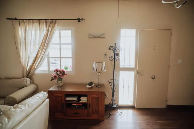 Amplio y luminoso chalet independiente con piscina, terrazas y apartamento con entrada propia — 8