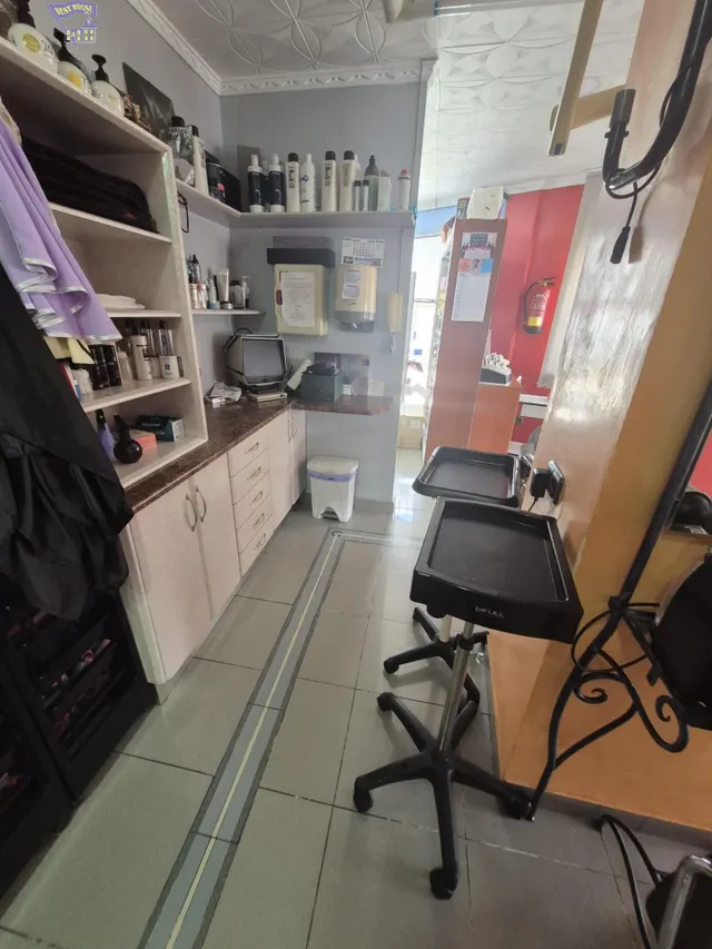 SE VENDE O SE ALQUILA LOCAL COMERCIAL EN LAS CANTERAS — 4
