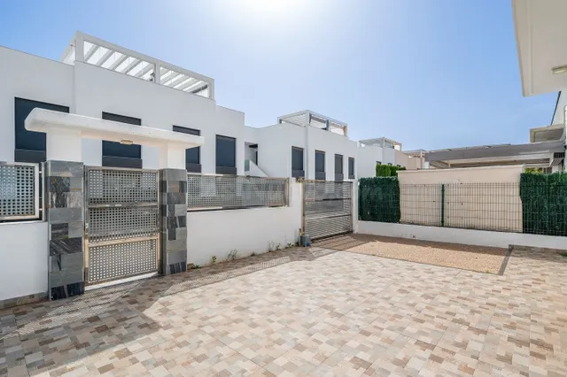 VILLA EN CIUDAD QUESADA DE 3 DORMITORIOS (ALICANTE)