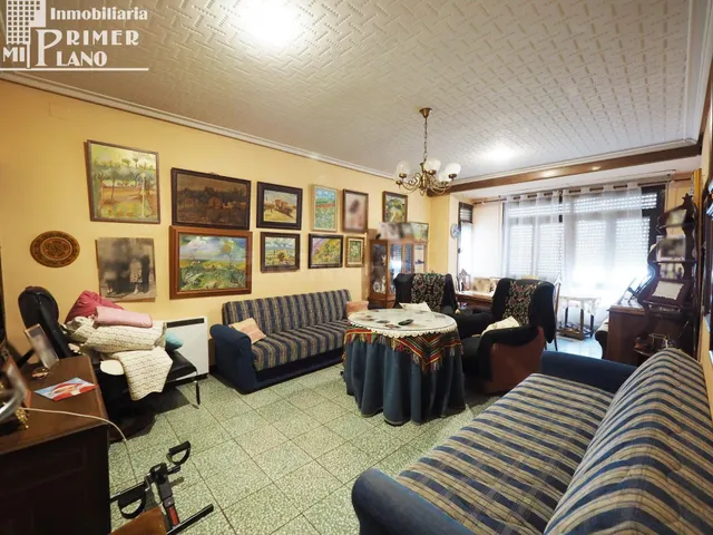 *Se vende edificio en calle Don víctor con 2 viviendas y gar - foto 3