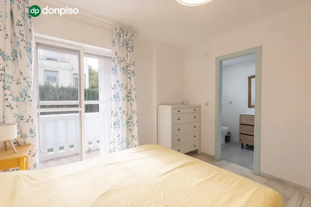 Casa independiente con piscina en La Zubia. — 20