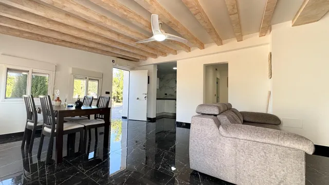 Exclusiva Casa Reformada con Piscina Privada y Parcela de 7.000 m2 en Blanca, Murcia — 14