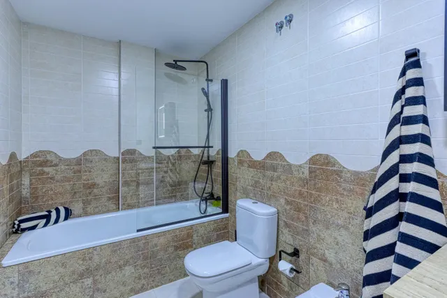 Villa independiente renovada, cerca a Mijas, con piscina privada y 5 dormitorios — 35