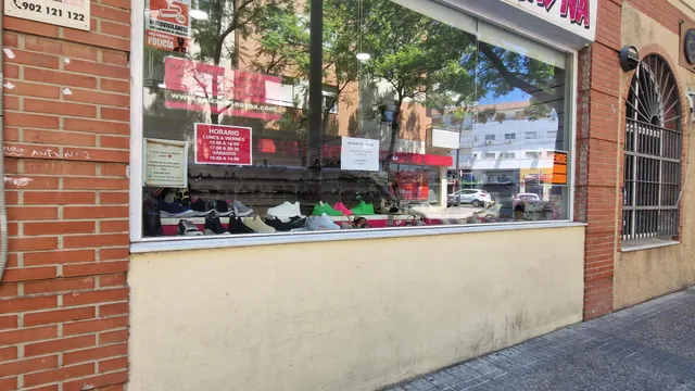 Local comercial con amplio escaparate en Puerta del Sur — 14